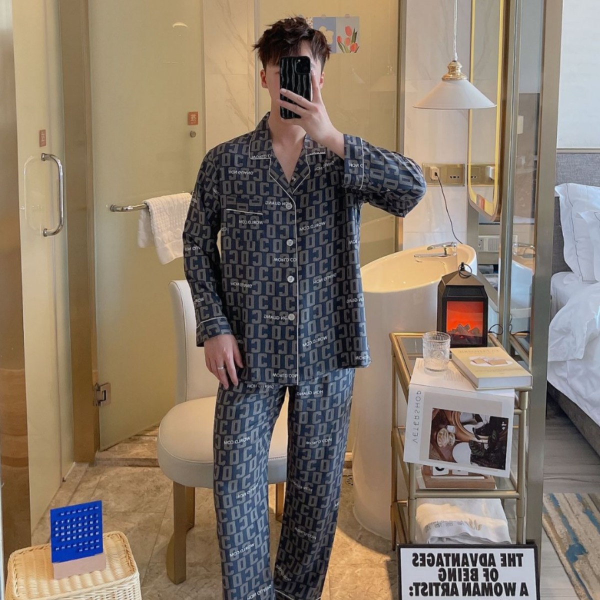 짙은 남색