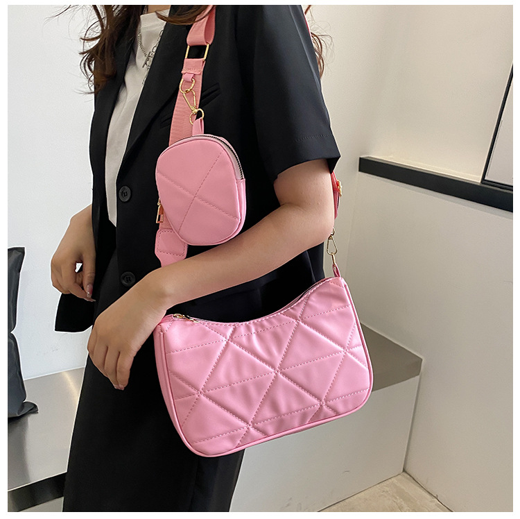 Fashion Solid Color Simple Embroidery Thread Rhombic Shoulder Messenger Bag display picture 9
