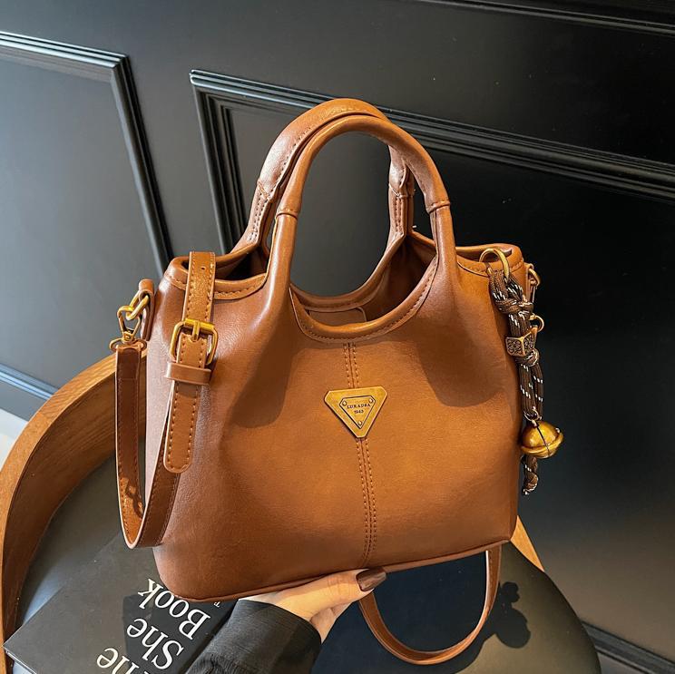 Bolsa de cubo de mano de moda casual para mujeres 2024 invierno nuevo estilo coreano retro alta sensación de moda bolso de hombro