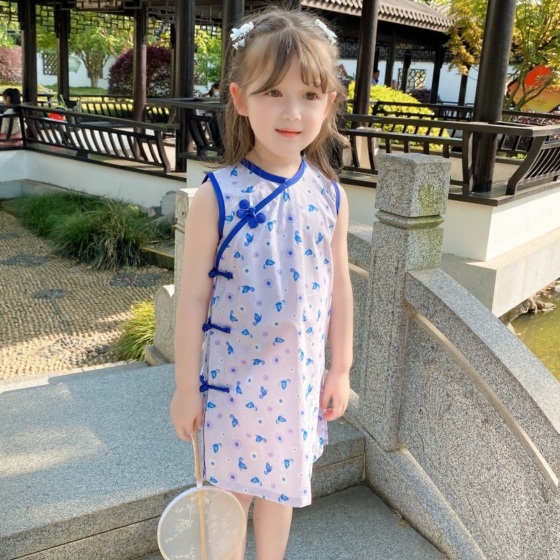 Blue cheongsam sleevless