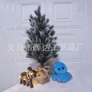 跨境厂家热销圣诞节PE桌面小型圣诞树装饰圣诞节喷白绿色礼物摆件