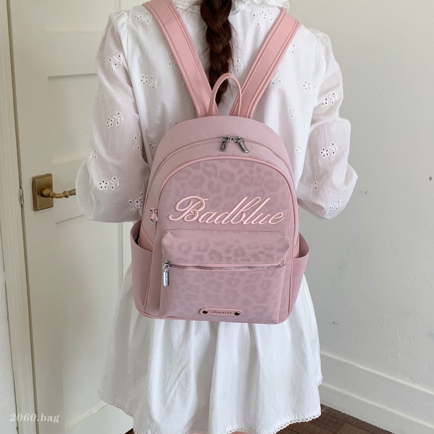 Estudiantes exquisitos nicho nuevo mochila 2026 popular mochila de hombro para viajar estampado de leopardo simple mujer gran capacidad de verano
