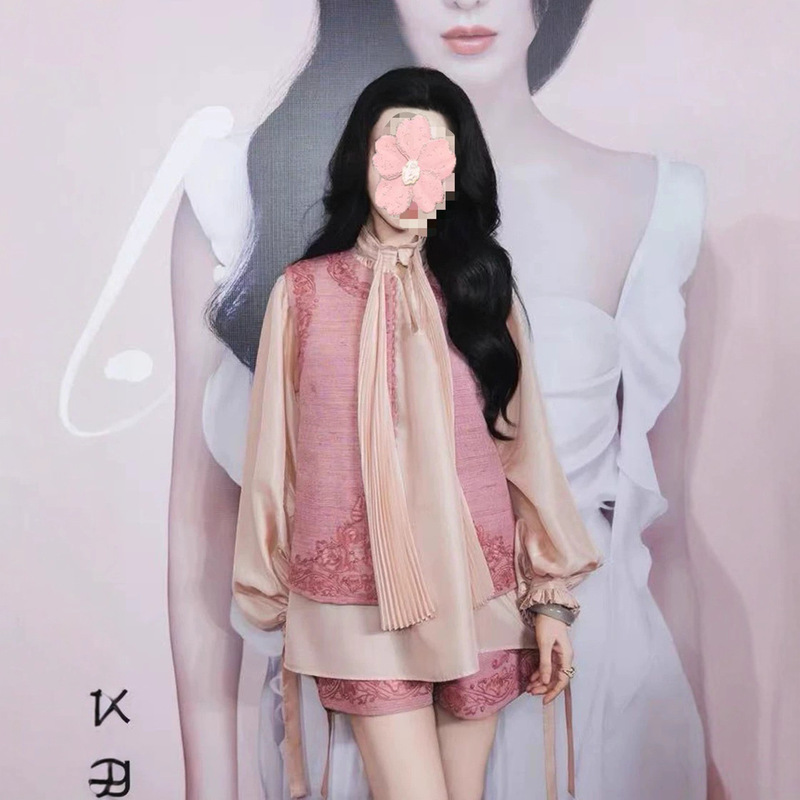 范冰冰同款复古重工气质绣花盘扣马甲女秋季高腰短裤系带设计衬衫|undefined