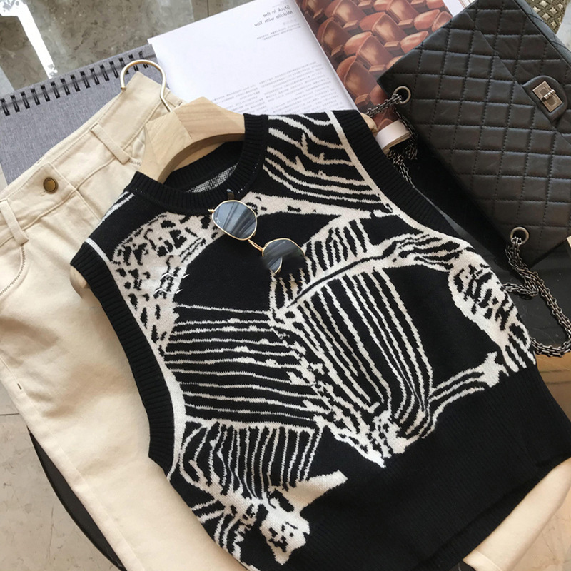 Autumn fashionable trend retro knitted vest