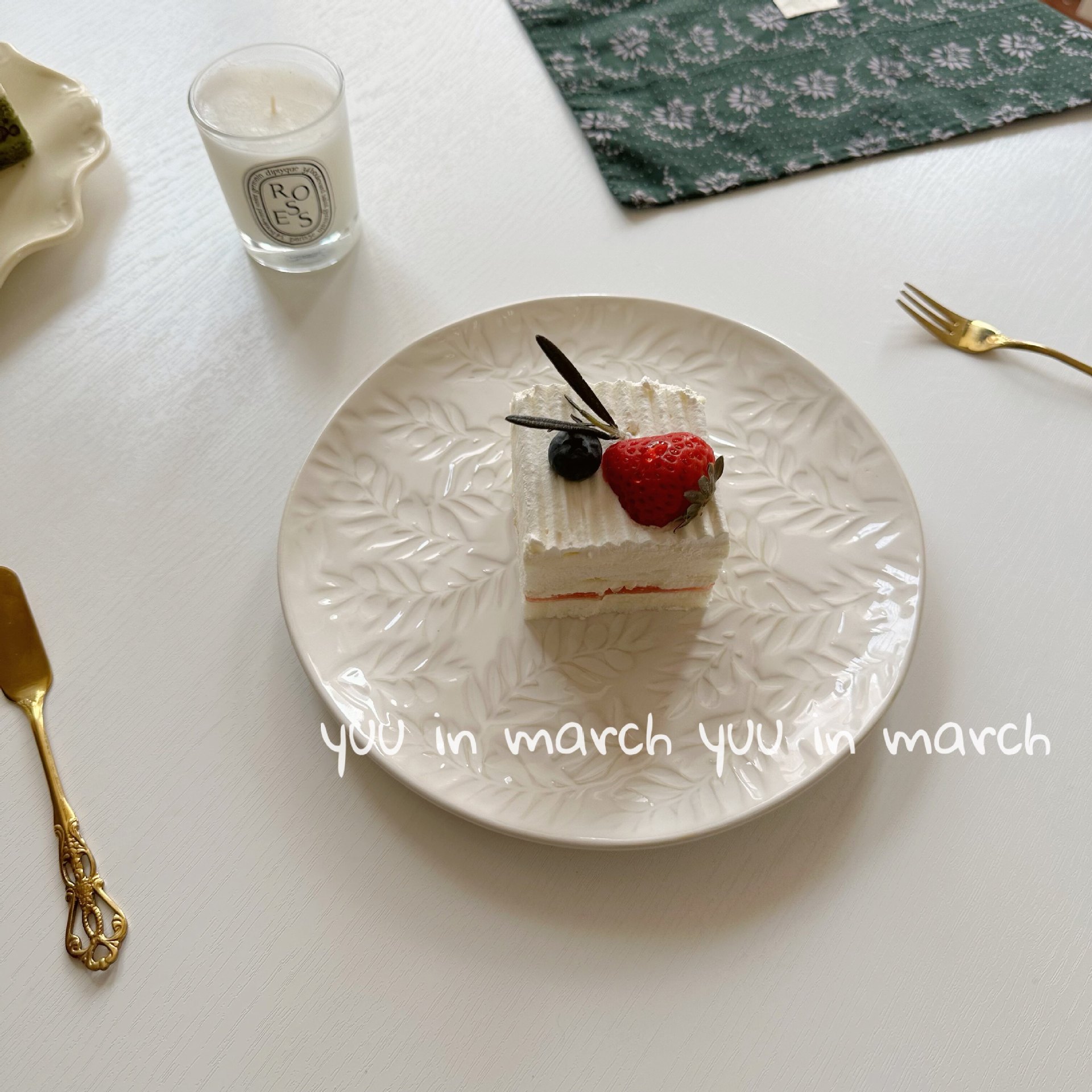 유백색 잎 디너 접시 8.5inch