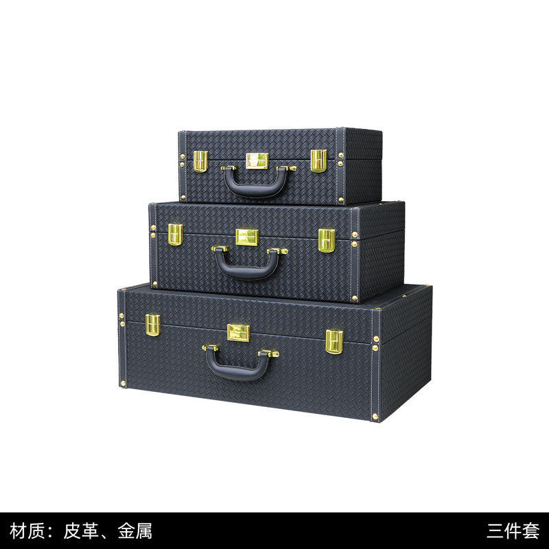 高級収納ボックス、スーツケース、レザースーツケース、メタルコーナー、クローク、モデルルーム、整理収納ボックス、家具|undefined