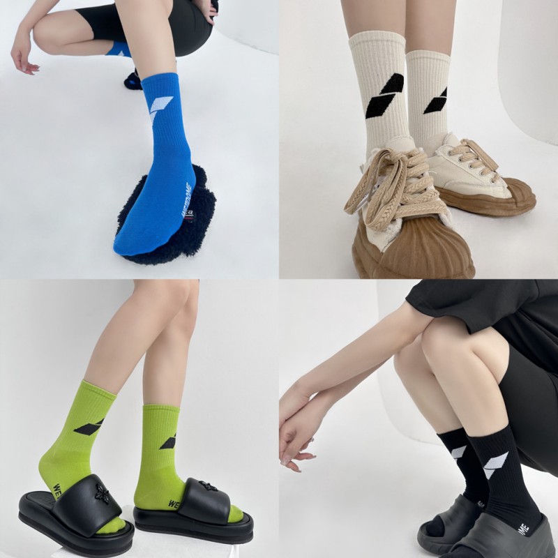 2025d Ins Trend Marke WE11 Diamant Muster Baumwolle Unisex Sport Nahtlose Einteilige Paar High Street Mid-tube Socken_voghion.com
