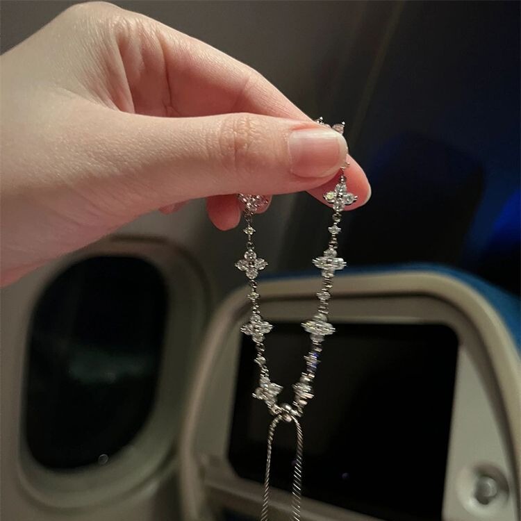 Light Luxury and High-End Sparkling Diamond Four-Leaf Clover Bracelet for Women Veate Fresh and Versatile Bracelet Fashionable Elegant Hand Jewelry