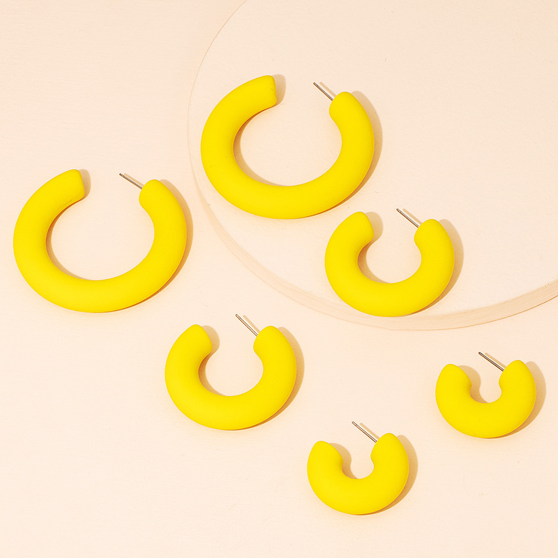 Fashion Geometric Yellow C-shape Resin Earrings Wholesale display picture 6