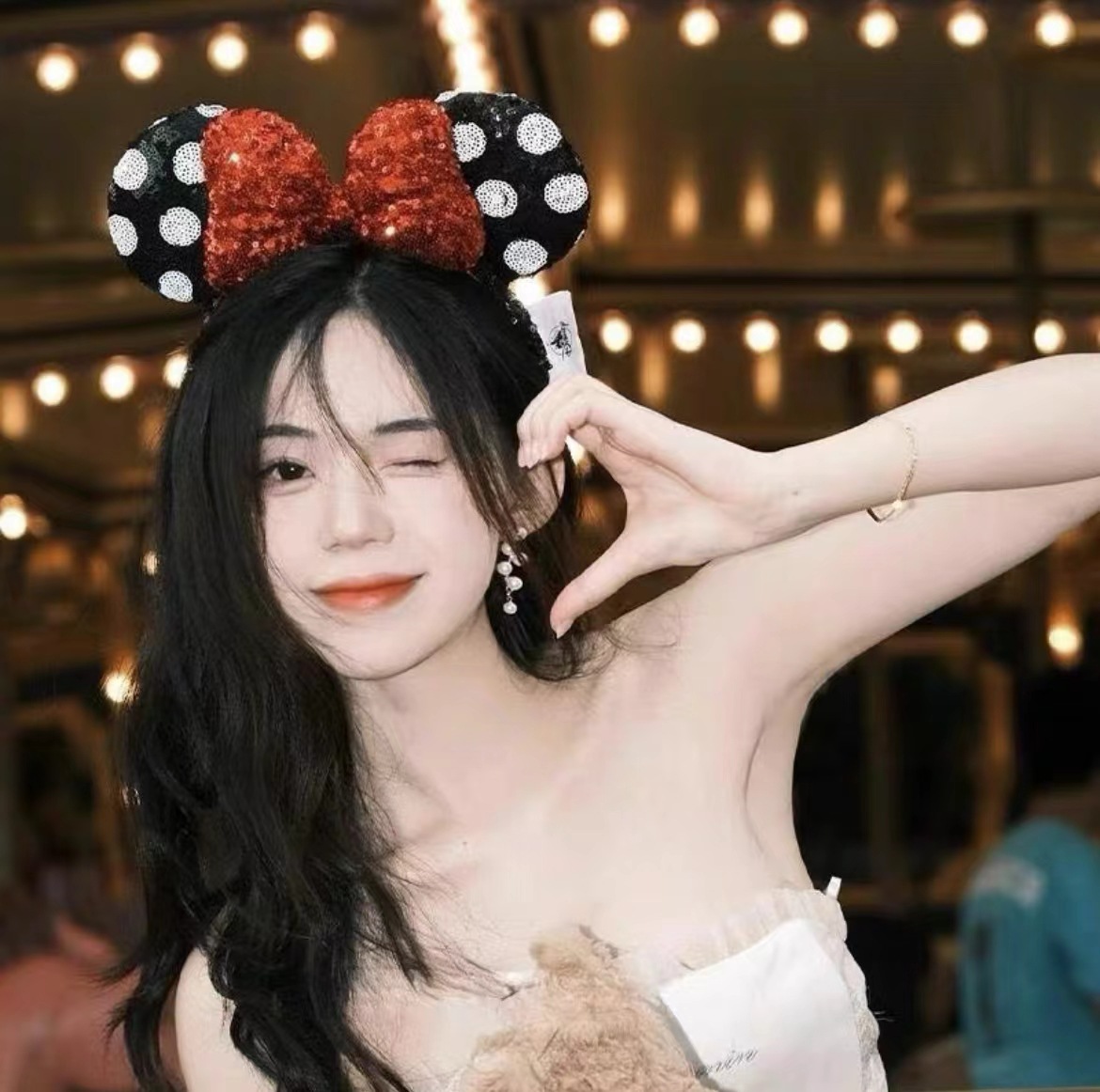 풀 글리터 블랙 도트 귀 + 레드 코튼 리본