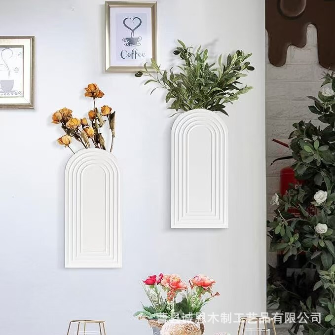 木製の花瓶の壁の装飾は瓶の乾いた花の花瓶を掛けます。|undefined