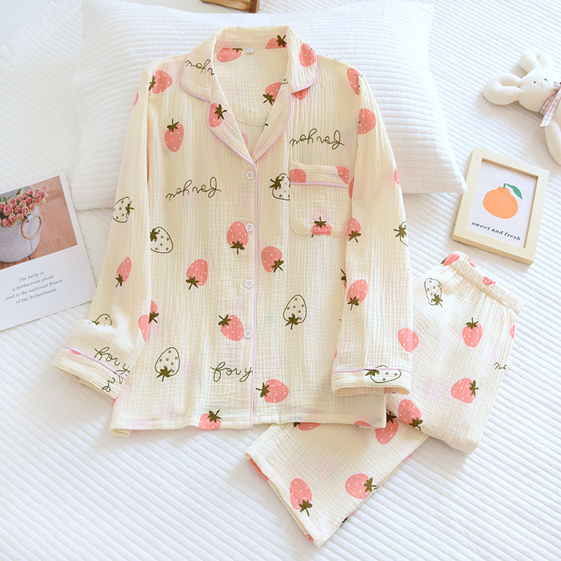 LHベージュアルファベットいちご-クレープロングスリーブ