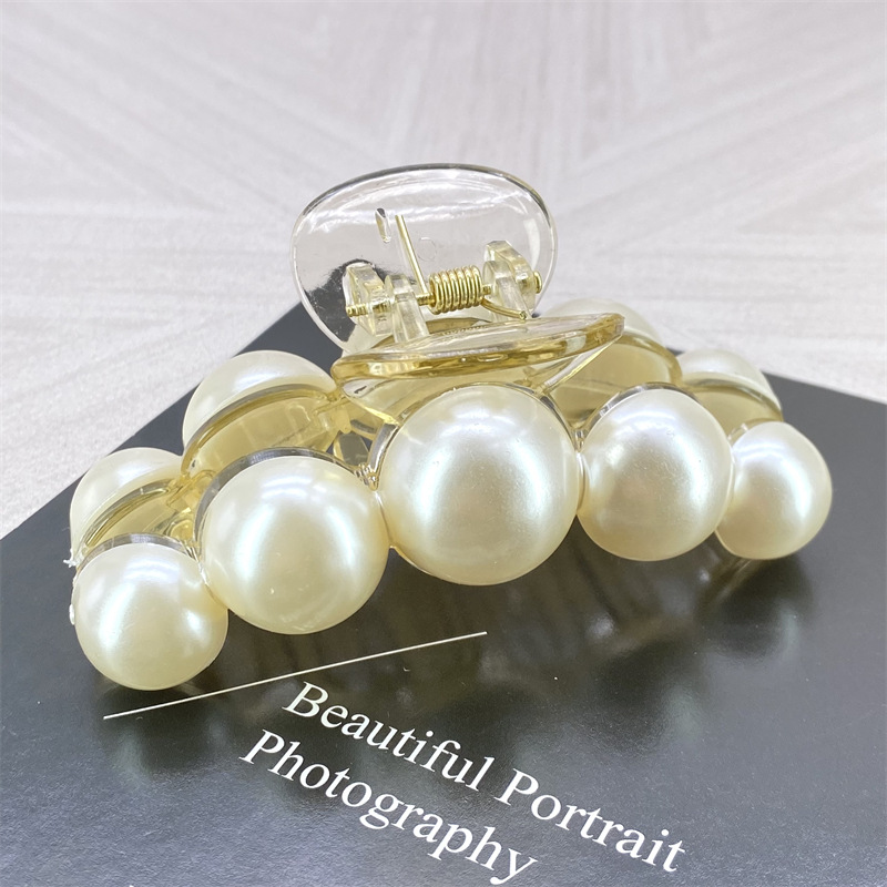 Costura perla cinco redondo corazón Plum Blossom pinza grande espalda Cabeza updo 2 yuanes tienda física accesorios para el cabello accesorios para la cabeza