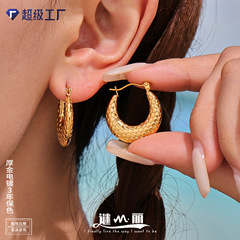 Mili ヨーロッパとアメリカの新しいスタイルの魚鱗パターンサークルイヤリングファッショナブルな通勤メッキ 18 K ゴールド非退色チタン鋼イヤリング卸売