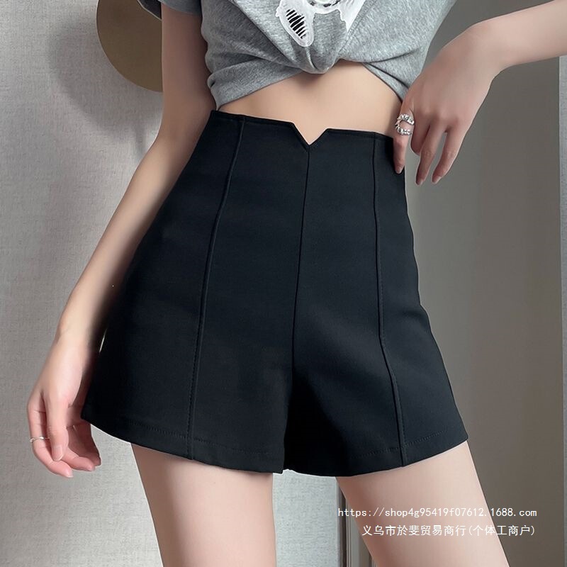 Black women's shorts, summer 2026 new style, plus size, wide-leg pants, high-waisted, loose, slimming, versatile, casual hot pants Black women's shorts, summer 2026 new style, plus size, wide-leg pants, high-waisted, loose, slimming, versatile, casual hot pants