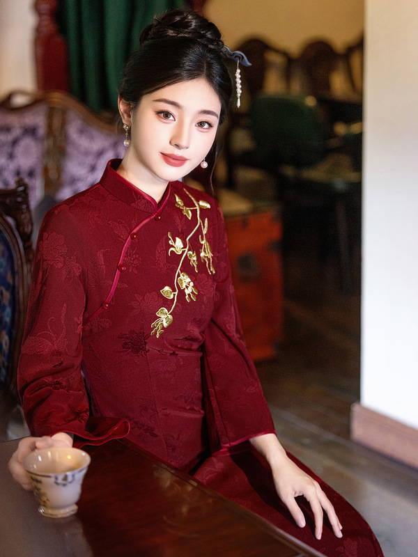 红色旗袍2025新款改良年轻款订婚礼服裙刺绣敬酒服新娘秋冬季长袖|undefined