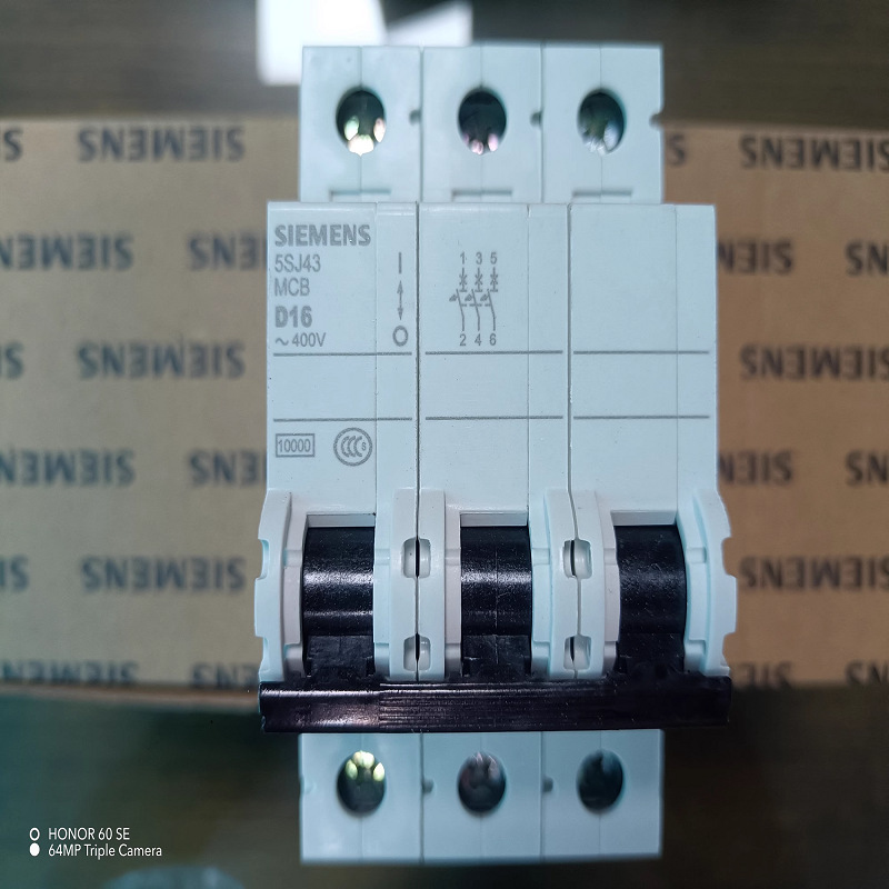 西门子小型断路器5SJ，3P，D16，10KA，订货号：5SJ4316-8CC20