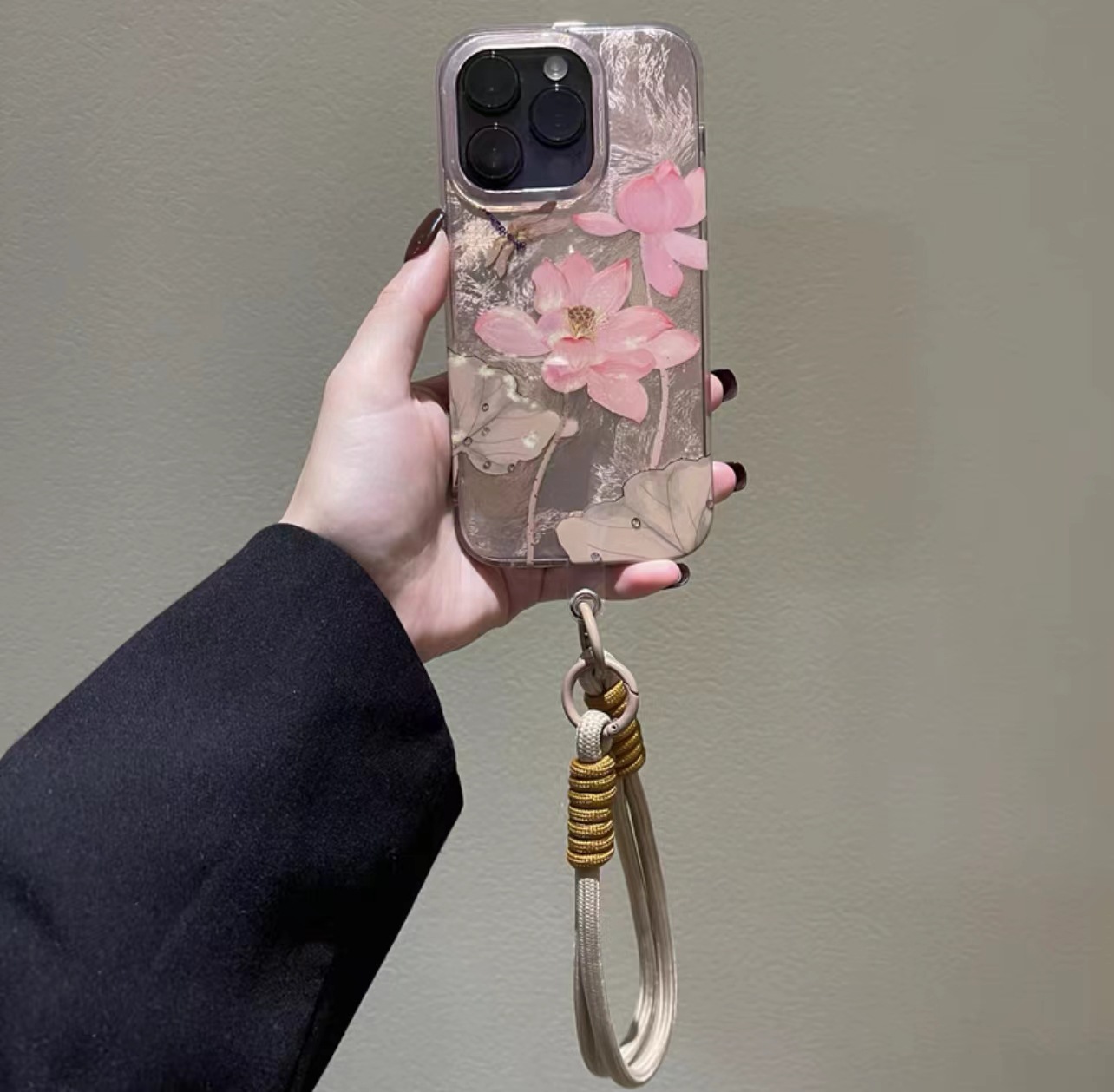 Hermoso estilo nacional buena suerte loto adecuado para 15Pro Max cuerda de mano iPhone14 Apple 13P funda para teléfono móvil 12 doble capa