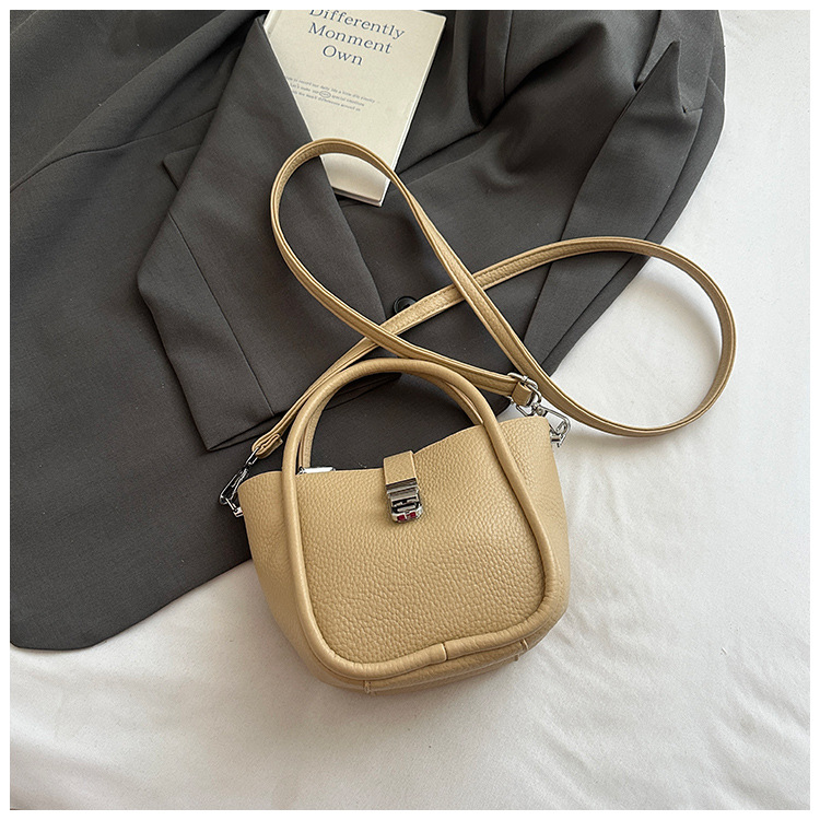 Bolso de cubo para mujer, tendencia transfronteriza de alta gama, bolso de mano con patrón de lichi, viaje diario, bolsa de mensajero de canasta de verduras de estilo occidental