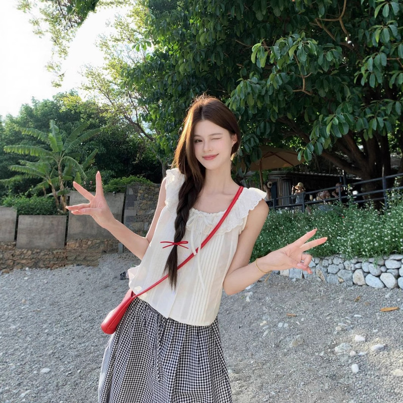 Purely Sexy Girly Lace Top with U-Neck Straps, Flying Sleeves, Light and Slimming Look, Age-Reducing and Cute Top