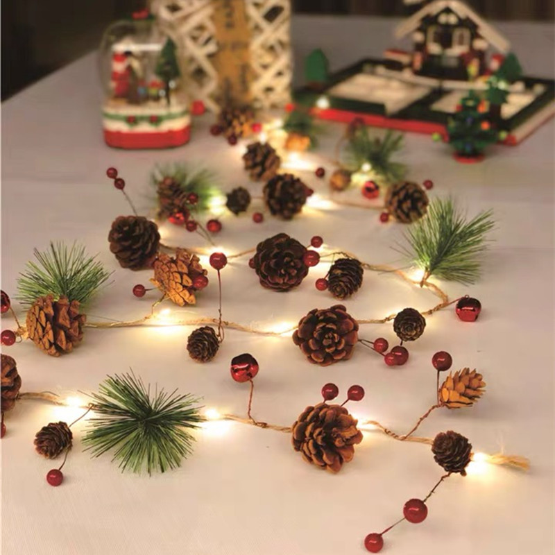 LED de iluminación de Navidad campana Pino cono Cadena de luz aguja de pino fruta roja Cadena de luz decorativa batería Cadena de luz interior luz de color al por mayor