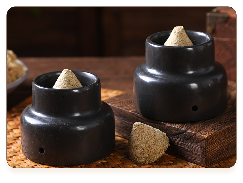 Bian Stone Navel Moxibustion Jar Single Hole Tool with 40 Stone Ground Moxa Cones for Home and Spa Use in use