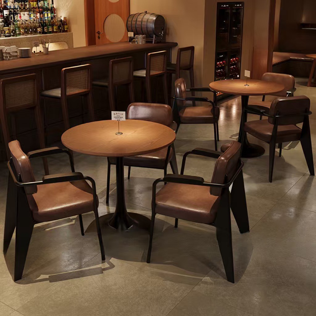 レトロな居酒屋のテーブルと椅子のセット、音楽付きダイニングバーのテーブルと椅子、ロフト風西洋レストランの無垢材のテーブルと椅子