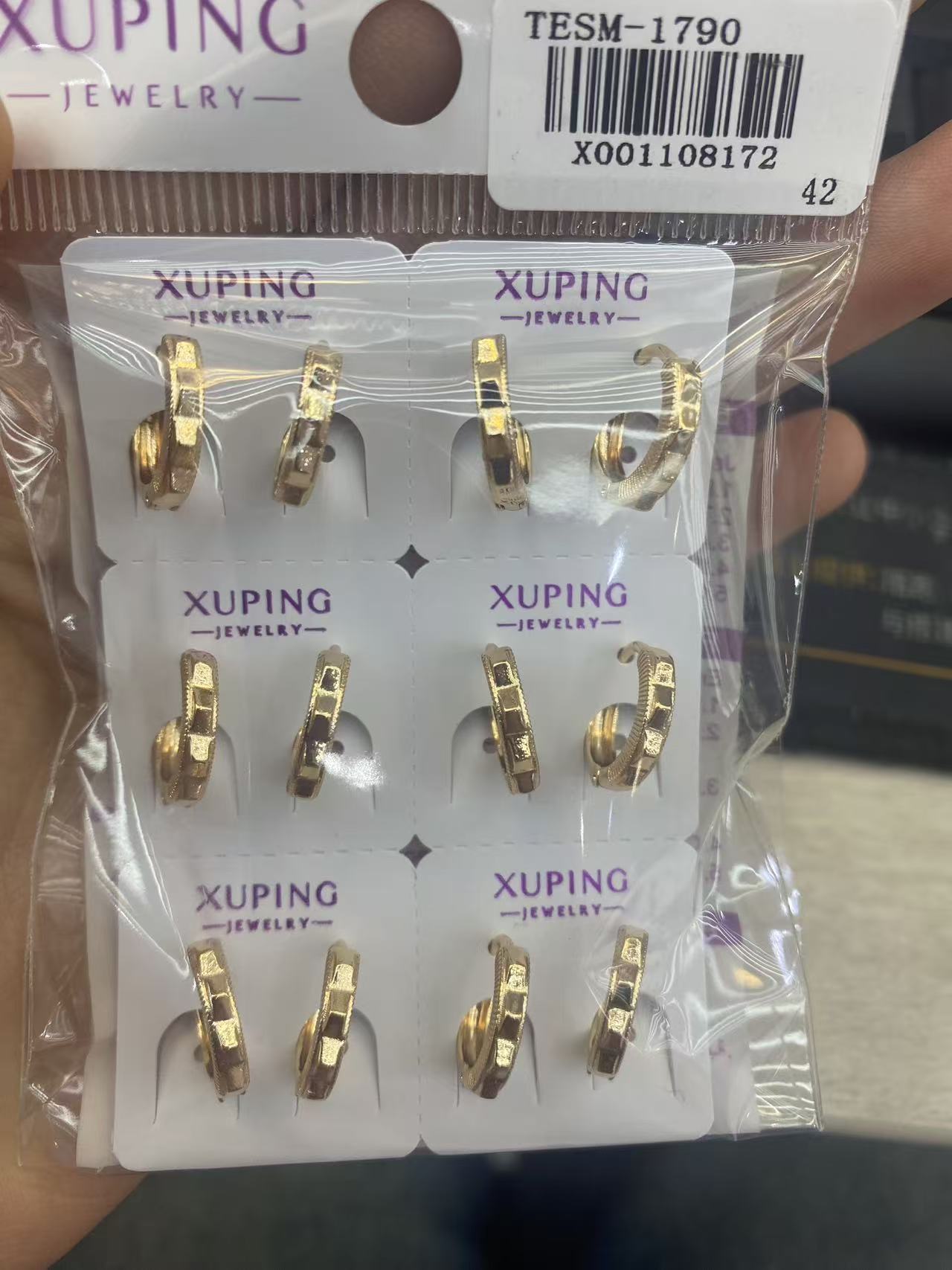 Xuping aleación de cobre chapado en 24k color simple moda auriculares personalidad temperamento auriculares de oro al por mayor mujeres
