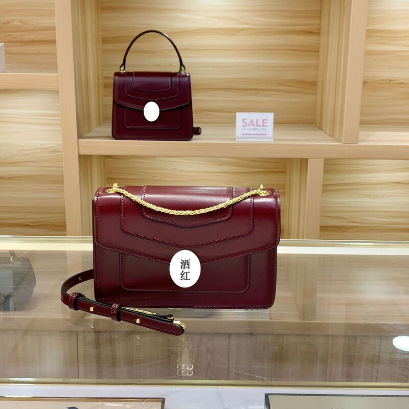 High-End Niche Chain Bag, New Fashion Design, Small Square Bag, Versatile Shoulder and Crossbody Bag for Women, Light Luxury for Commuting High-End Niche Chain Bag, New Fashion Design, Small Square Bag, Versatile Shoulder and Crossbody Bag for Women, Light Luxury for Commuting