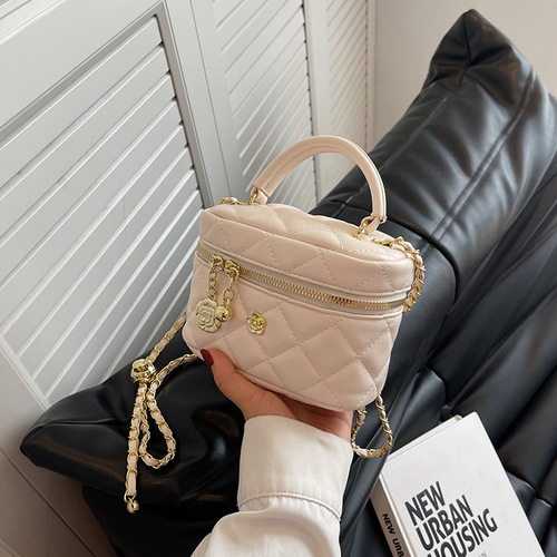 Carefully selected shoulder bag, simple small fragrant style round bead chain crossbody bag, mini fashionable niche embroidery rhombus handbag