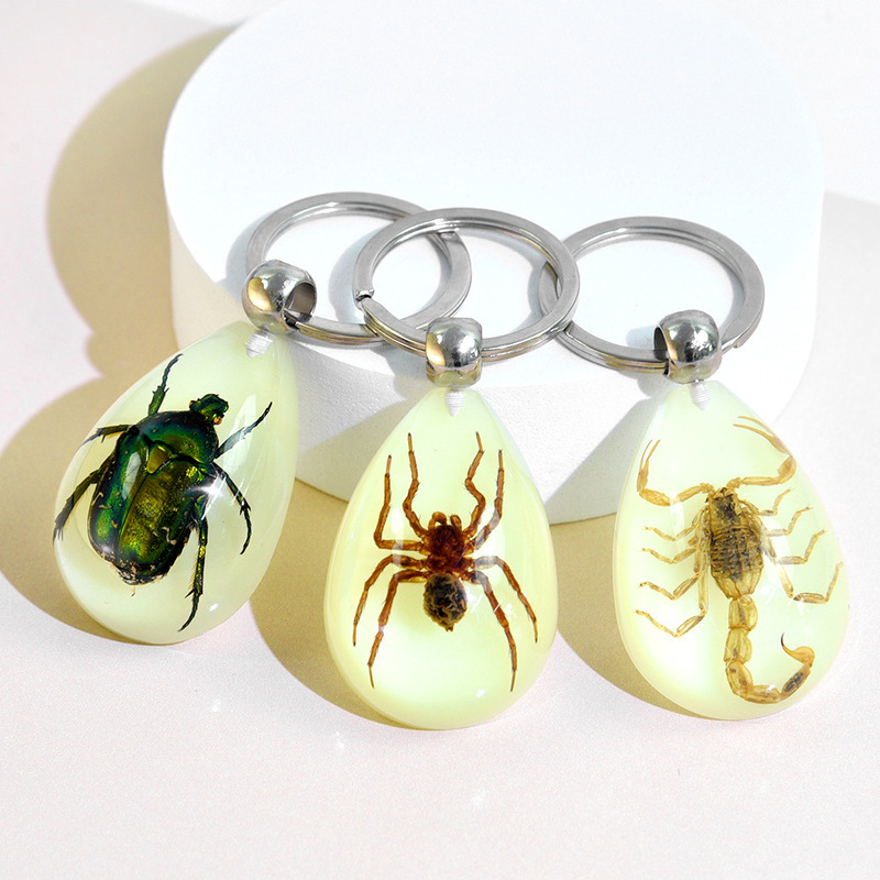 Fluorescent Insect Resin Keychain, Water Drop-Shaped Resin Pendant, Symbolizes Key Ring Collection, Jewelry, and Travel Souvenir