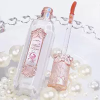 Moisturizing lip gloss, gem shimmer with mirror finish, lightweight applicator
