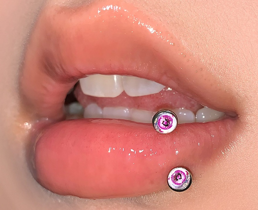Silver pointed spike labret stud material detail