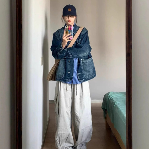 Women's Casual Retro Blue Denim Jacket with Multiple Pockets and Long Sleeve