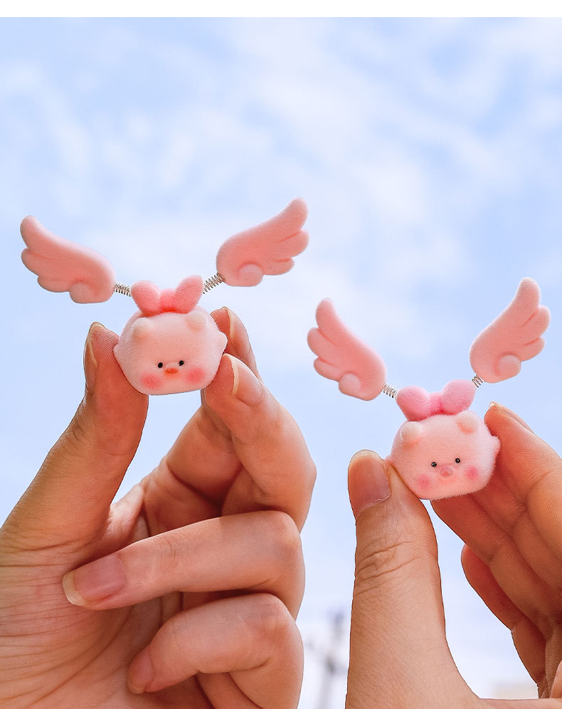 Wing-flapping mini cute swinging flying pig car ornament, healing-style dashboard small decoration, stress-relief gadget