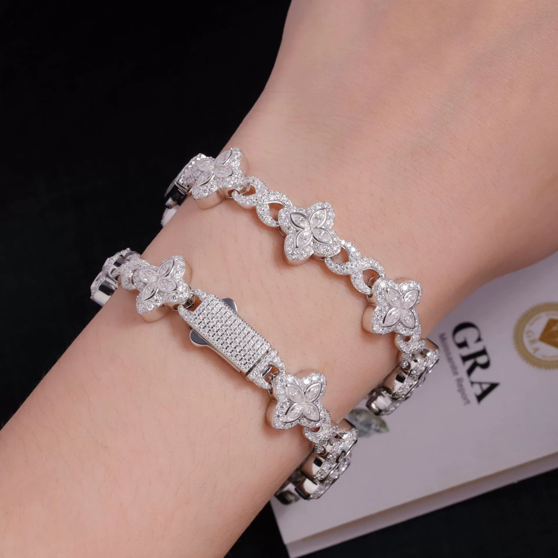 Классический белый браслет с четырехлистным клевером из серебра S925, инкрустированный муассанитом, трансграничный бестселлер, элитный нишевый браслет