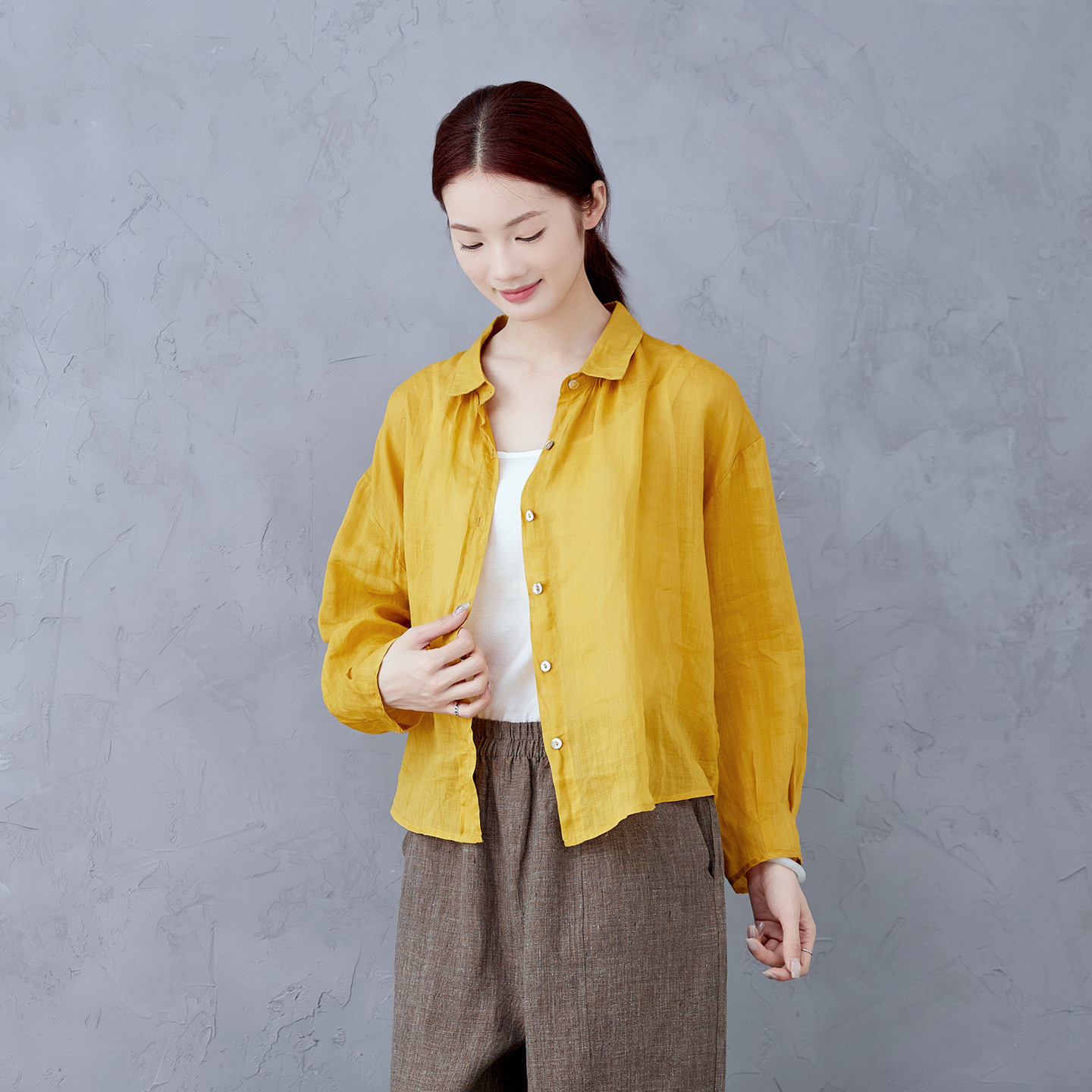 Lightweight ramie cardigan, all-season, sun-protective, women's, golden yellow, artistic, casual, plus size, versatile, suitable for spring, summer, autumn and winter.