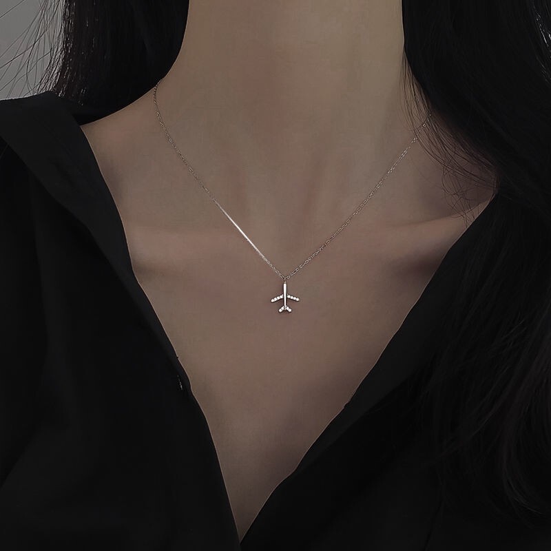 Small aircraft necklace female niche design clavicle chain ins personality cold style fashion light luxury necklace factory direct sales Small aircraft necklace female niche design clavicle chain ins personality cold style fashion light luxury necklace factory direct sales
