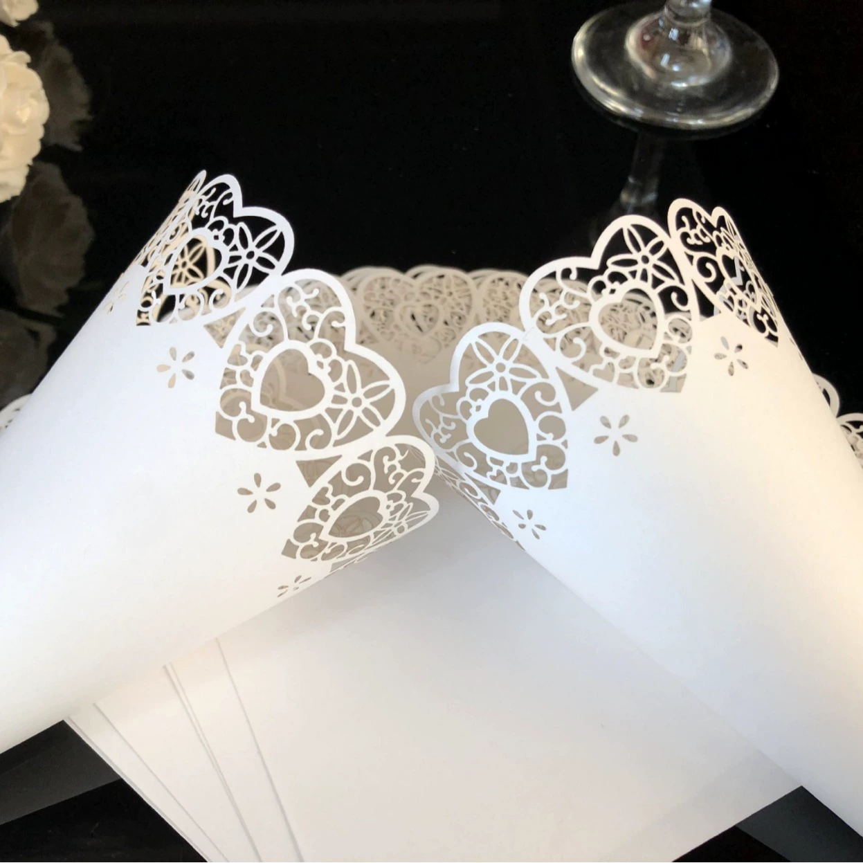 Трансграничная Amazon Свадебный лазер вырезает цветы белый любовный конус бумажный кружево DIY сами
