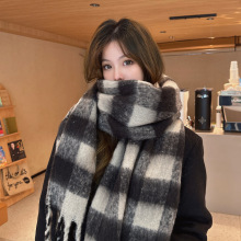 �¿�ʱ�к���ٴ�ڰ׸񷽿����Χ��������ů�Ӻ�ѧ��������Χ��