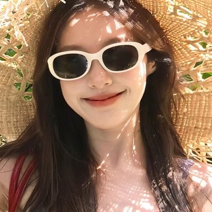 Oval white cat-eye sunglasses for women, high-end 2025 new anti-UV seaside sunglasses for travel and photography
