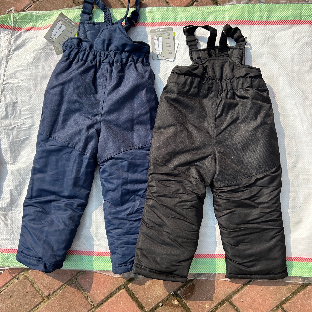 Comercio exterior simple al aire libre niños niños niños niñas pantalones de esquí a prueba de viento impermeable grueso calentamiento pantalones de algodón invierno