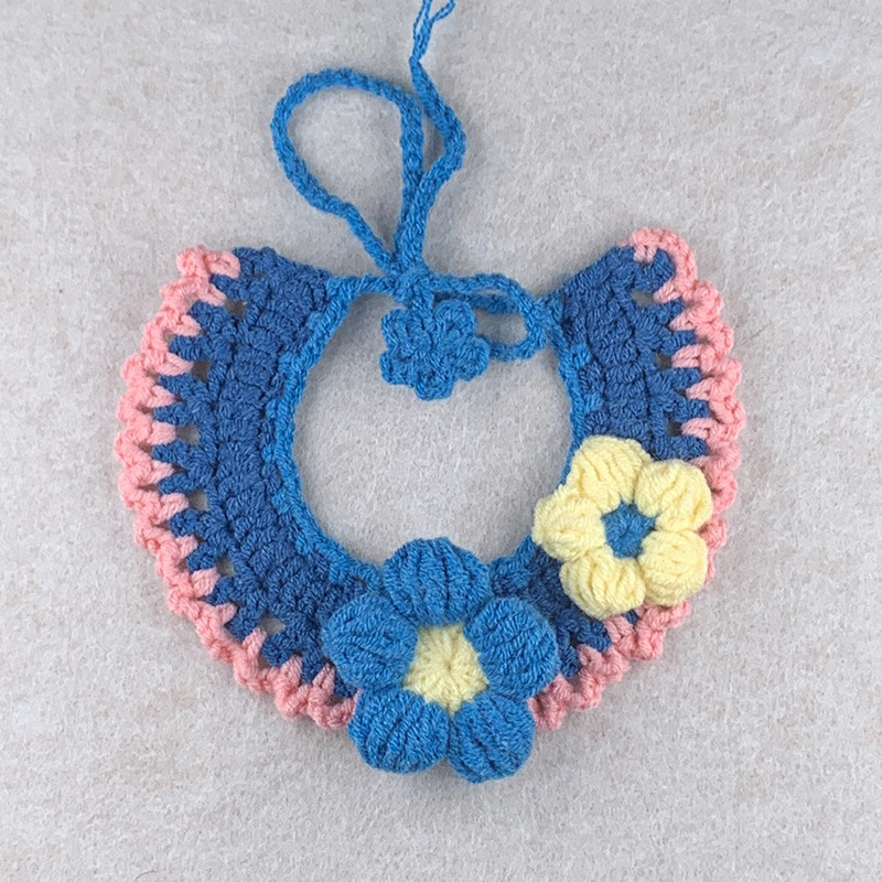 연한 노란색 퍼프 꽃