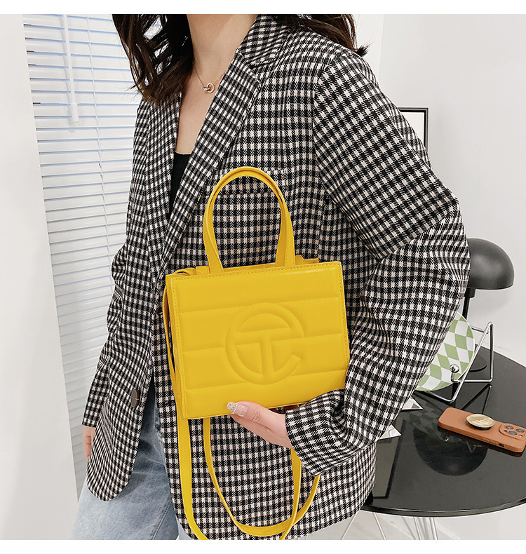 Women's Small Pu Leather Solid Color Fashion Square Zipper Tote Bag display picture 2