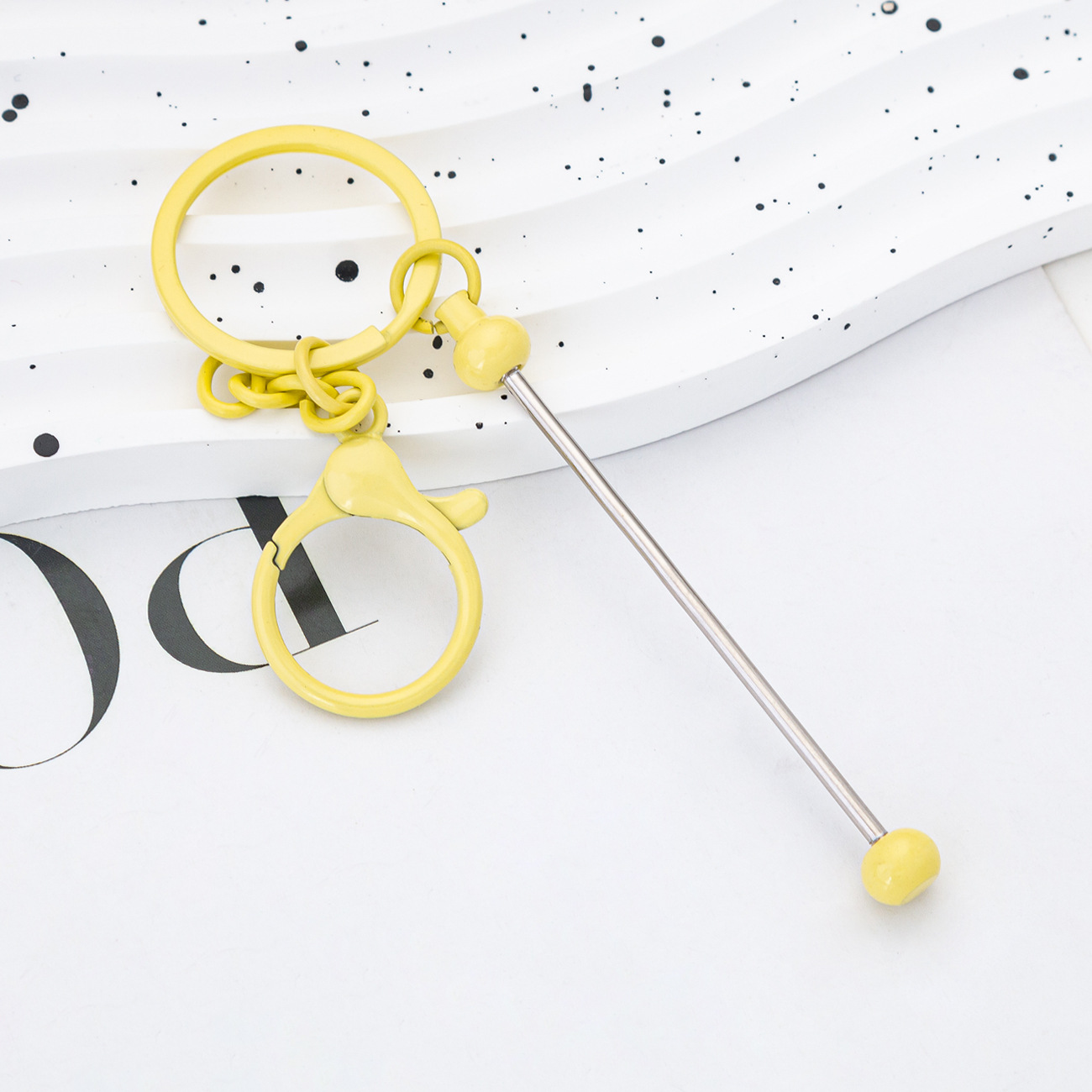 Nuevo DIY cuentas llavero al por mayor pequeño regalo colgante llavero de metal llavero de color gradiente