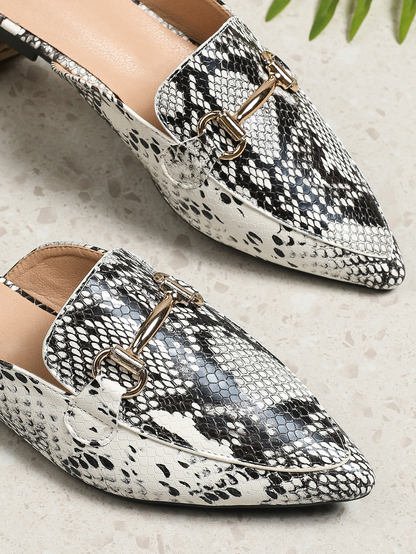 Neue lässige Schlangenmuster-Mode-Einzelschuhe, vielseitig, spitze Zehen, flacher Boden, faule halbe Drag-Außenhandel_voghion.com