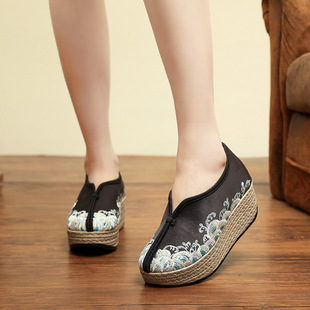 1618-189 Thick-Soled Lady's National Style Embroidered Breathable Cloth Shoes, Ancient Style Round-Toe New Cheongsam Shoes, Versatile Women's Shoes