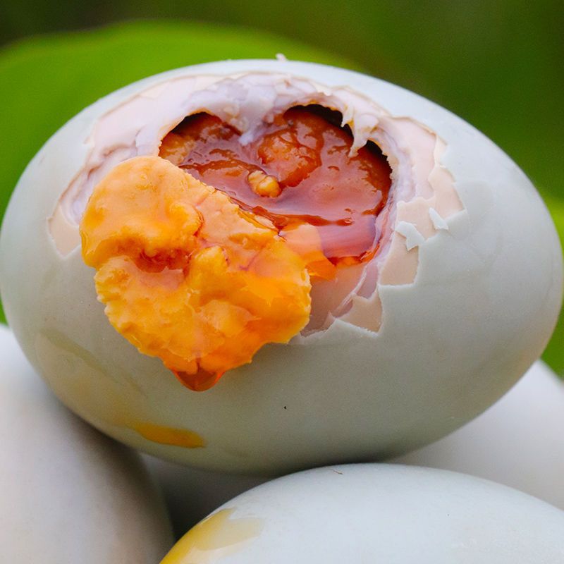 Salted Duck Egg Beibu Gulf Mangrove Lin Duck&#39;s egg Chinese pine Sea duck egg Salted egg yolk Big wholesale