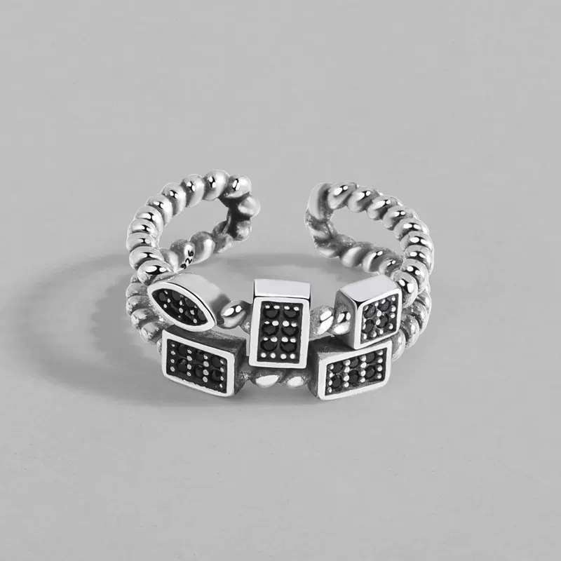 Retro brand ring hip-hop style, Japanese and Korean, simple and elegant design, on index finger