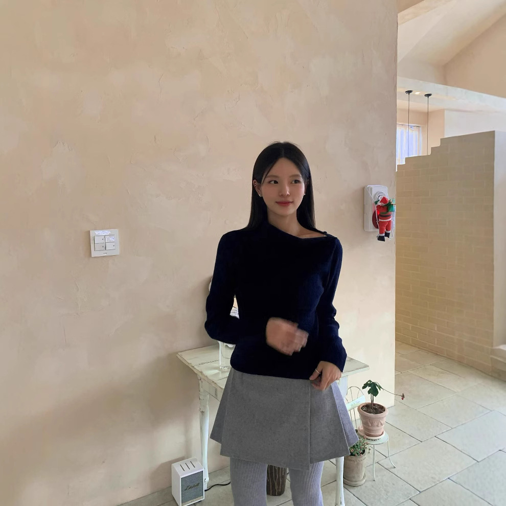 特价活动韩国小众24新款 羊毛不规则侧扣斜高领纽扣长袖针织衫